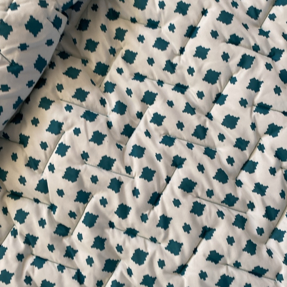 Room Essentials Reversible Comforter - Picture 3 of 6